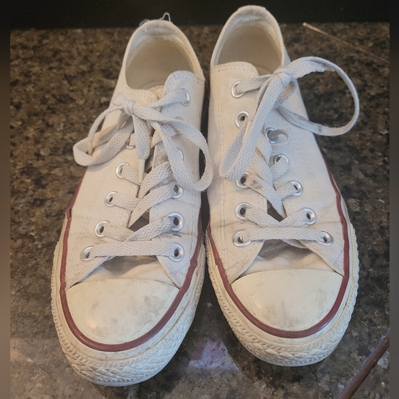White low top Converse, women's size 7 - Picture 2 of 4